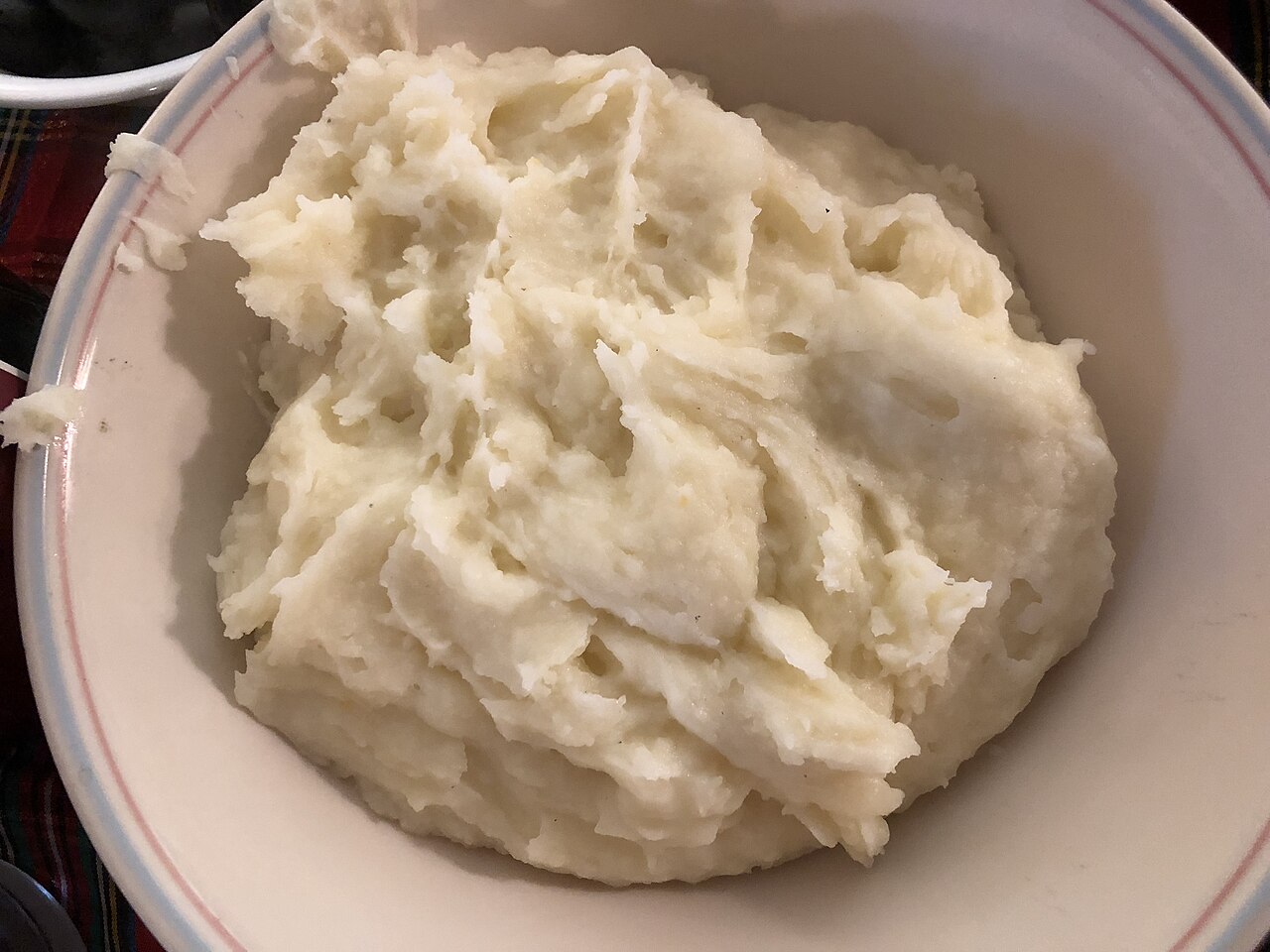 A bowl of creamy mashed potato